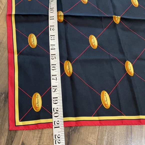 Scarf - Picture 5 of 8